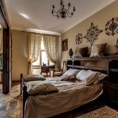 Apartment On Rynok Square ลวีฟ ภายนอก รูปภาพ
