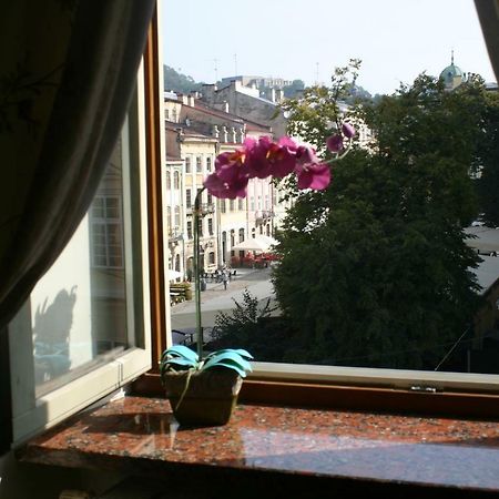 Apartment On Rynok Square ลวีฟ ภายนอก รูปภาพ