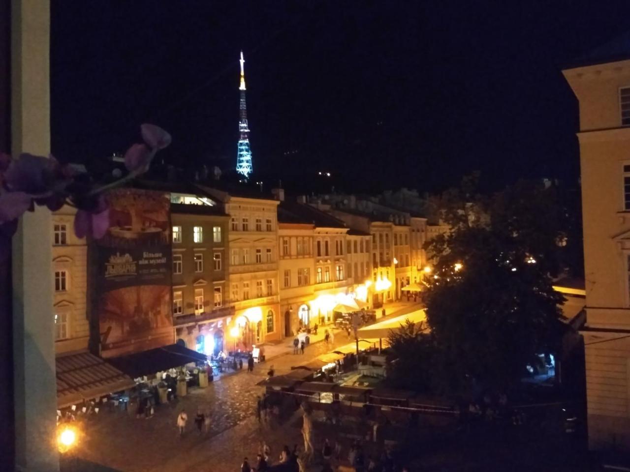 Apartment On Rynok Square ลวีฟ ภายนอก รูปภาพ