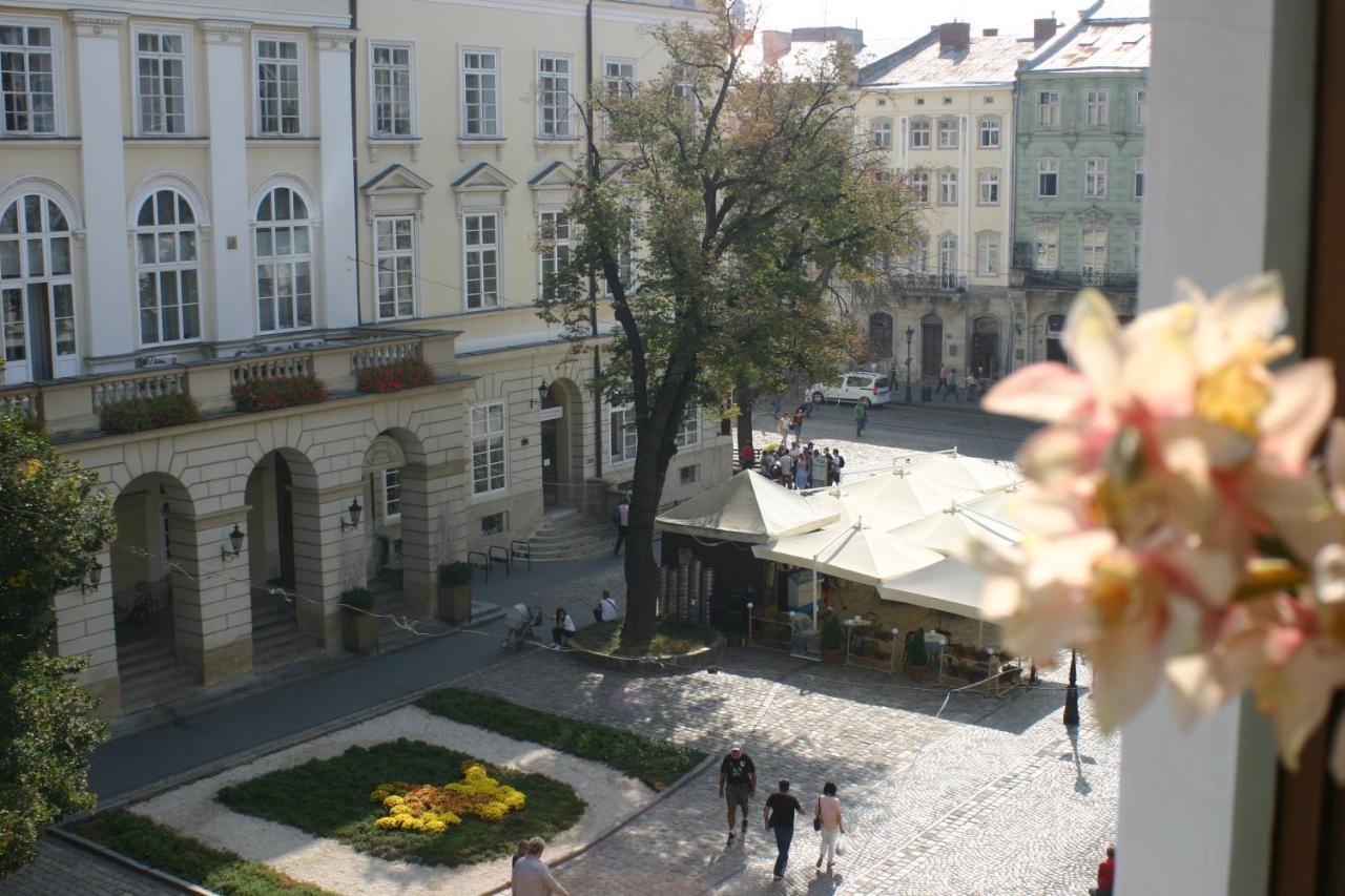 Apartment On Rynok Square ลวีฟ ภายนอก รูปภาพ