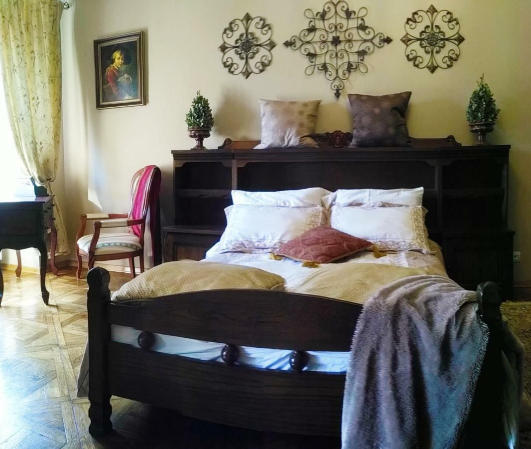 Apartment On Rynok Square ลวีฟ ภายนอก รูปภาพ