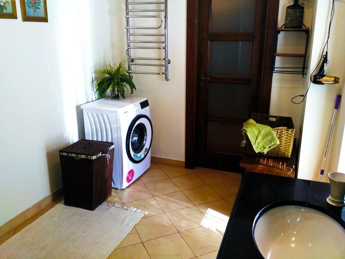 Apartment On Rynok Square ลวีฟ ภายนอก รูปภาพ