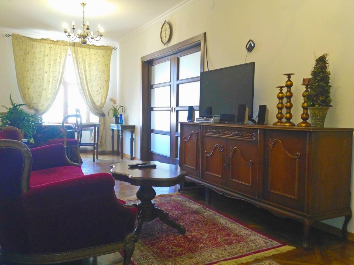 Apartment On Rynok Square ลวีฟ ภายนอก รูปภาพ