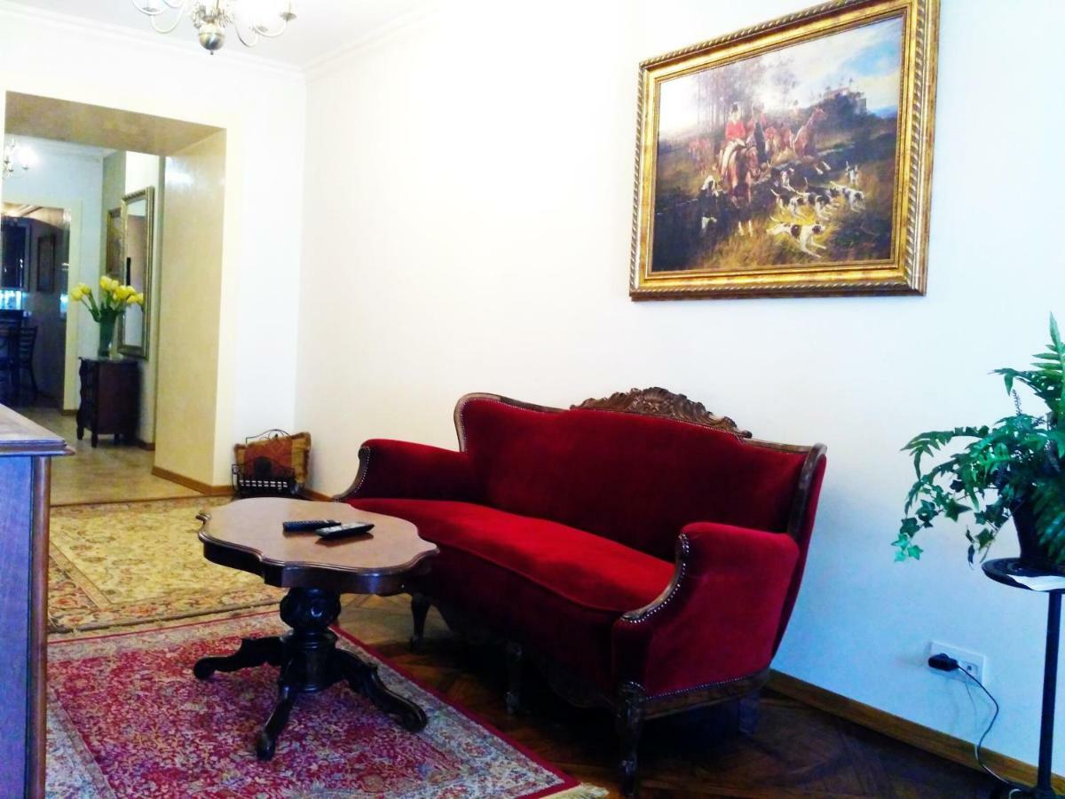 Apartment On Rynok Square ลวีฟ ภายนอก รูปภาพ