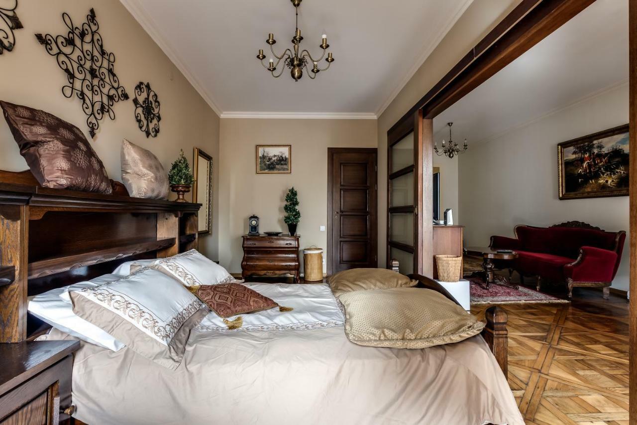 Apartment On Rynok Square ลวีฟ ภายนอก รูปภาพ
