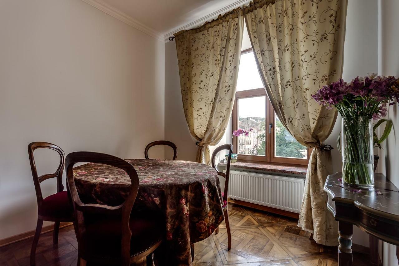 Apartment On Rynok Square ลวีฟ ภายนอก รูปภาพ