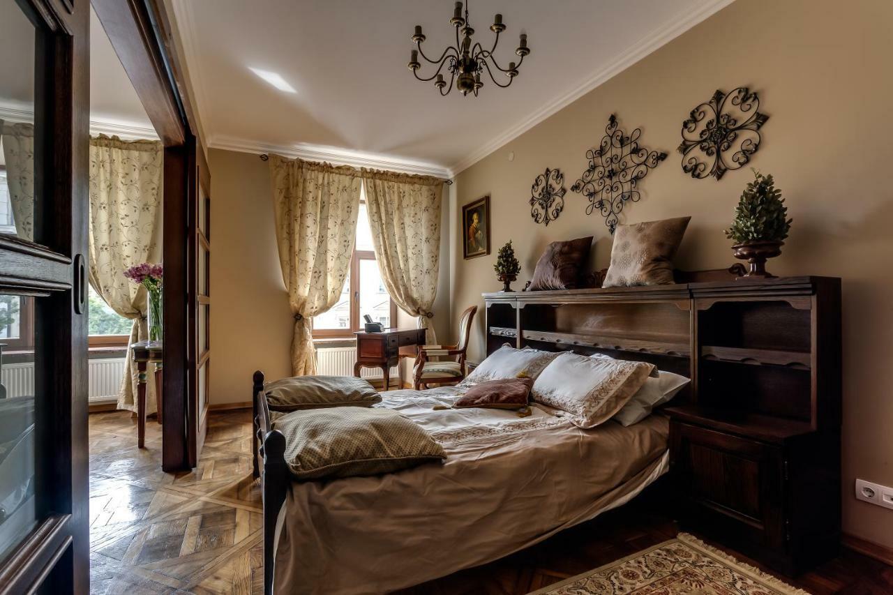 Apartment On Rynok Square ลวีฟ ภายนอก รูปภาพ