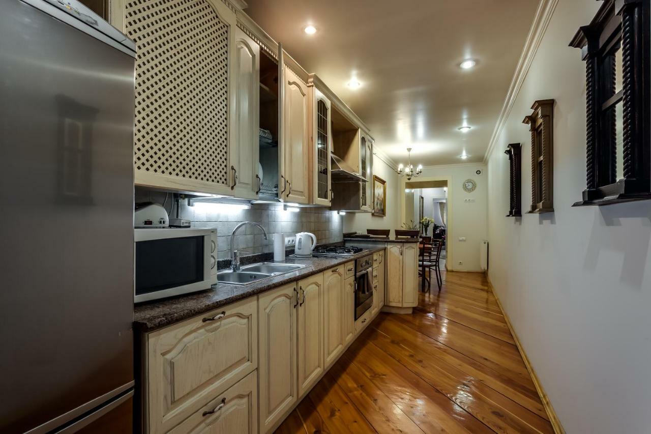 Apartment On Rynok Square ลวีฟ ภายนอก รูปภาพ