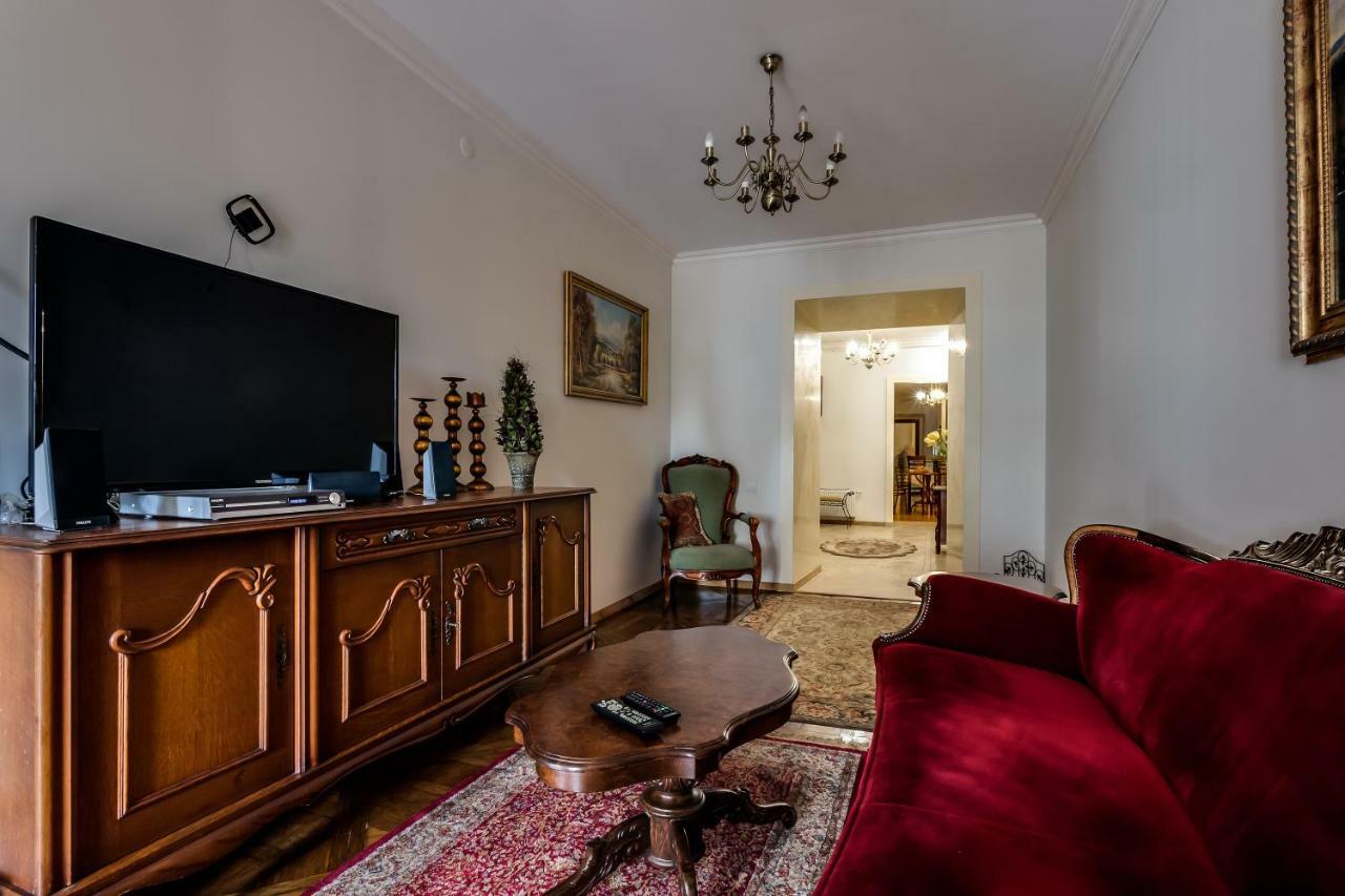 Apartment On Rynok Square ลวีฟ ภายนอก รูปภาพ