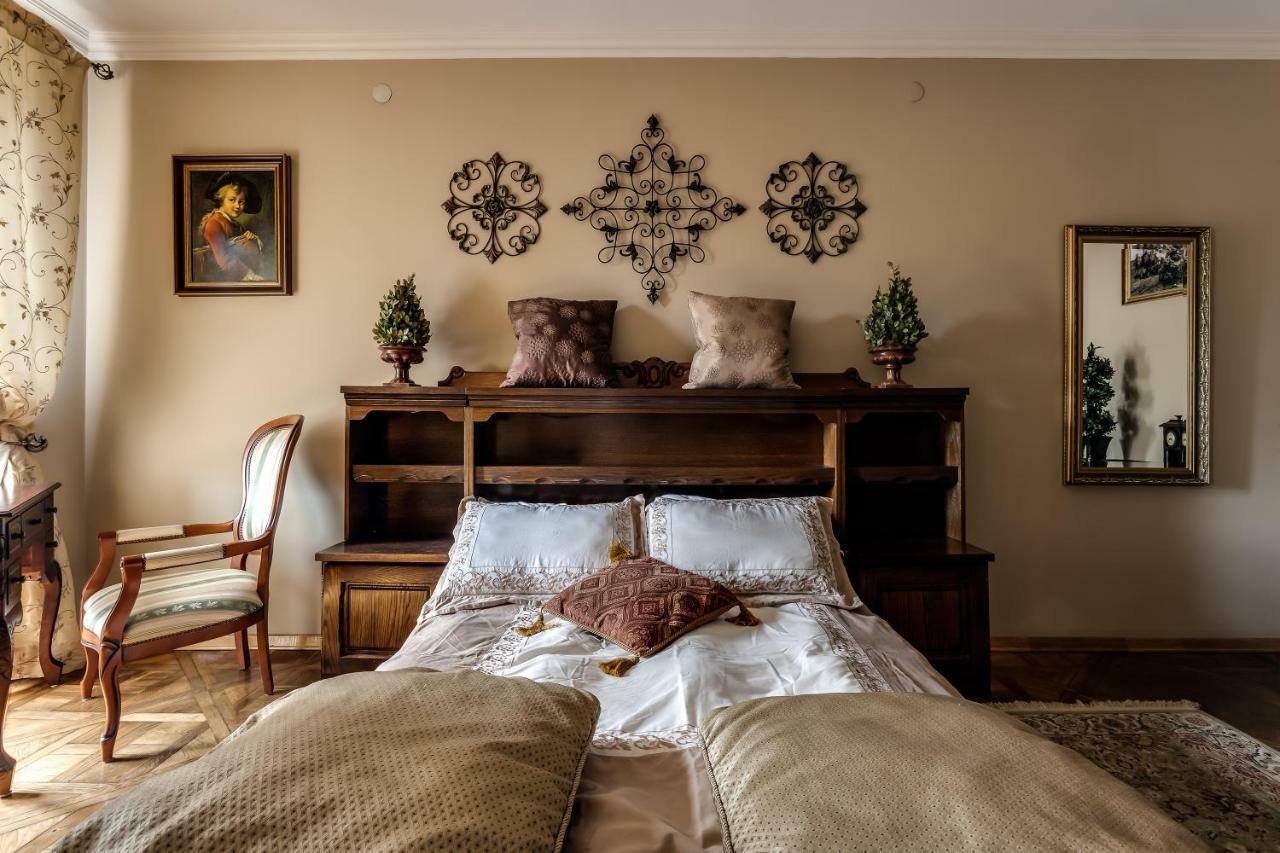 Apartment On Rynok Square ลวีฟ ภายนอก รูปภาพ