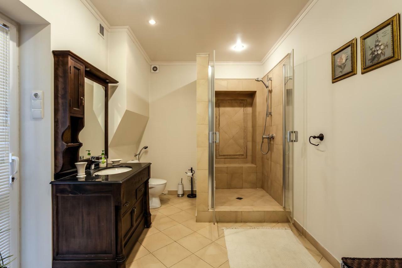 Apartment On Rynok Square ลวีฟ ภายนอก รูปภาพ