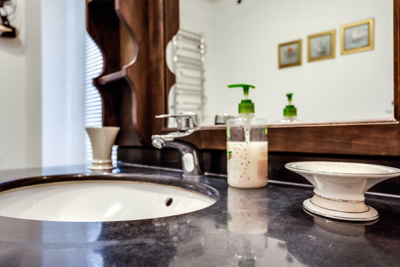 Apartment On Rynok Square ลวีฟ ภายนอก รูปภาพ