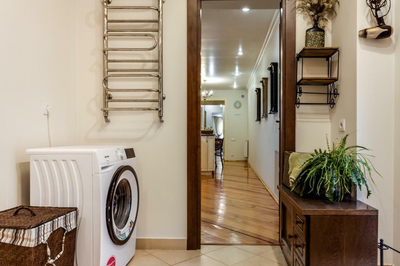 Apartment On Rynok Square ลวีฟ ภายนอก รูปภาพ