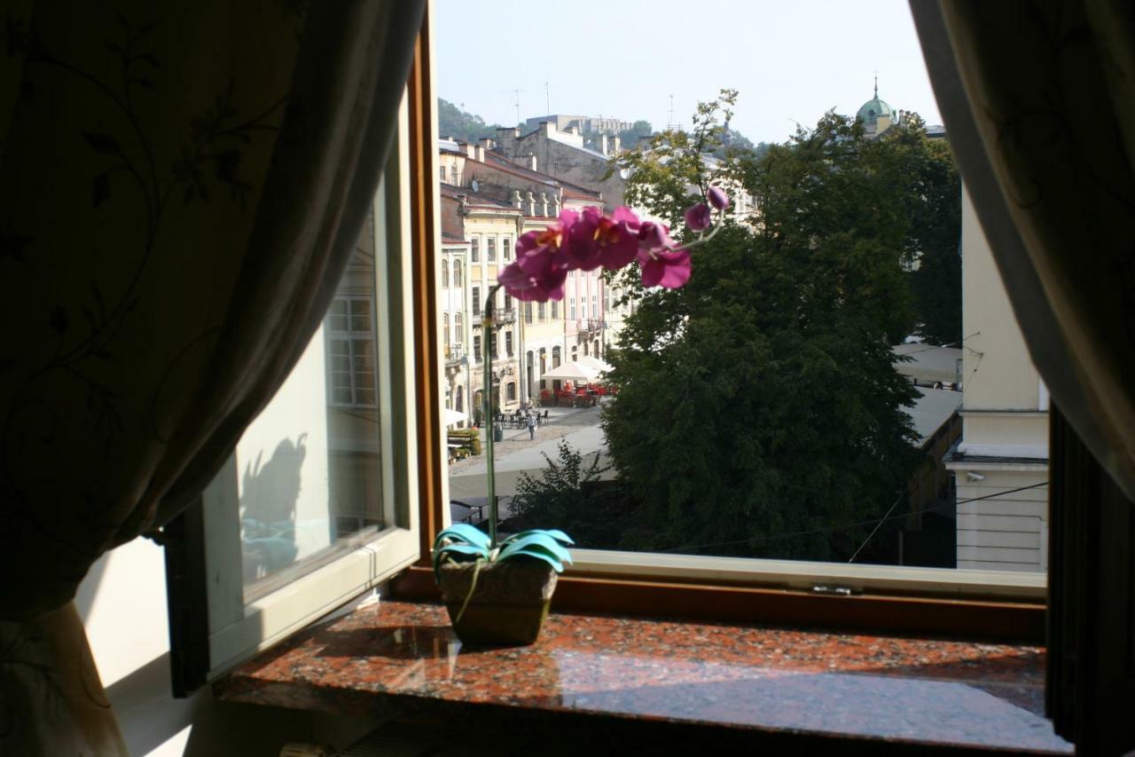 Apartment On Rynok Square ลวีฟ ภายนอก รูปภาพ